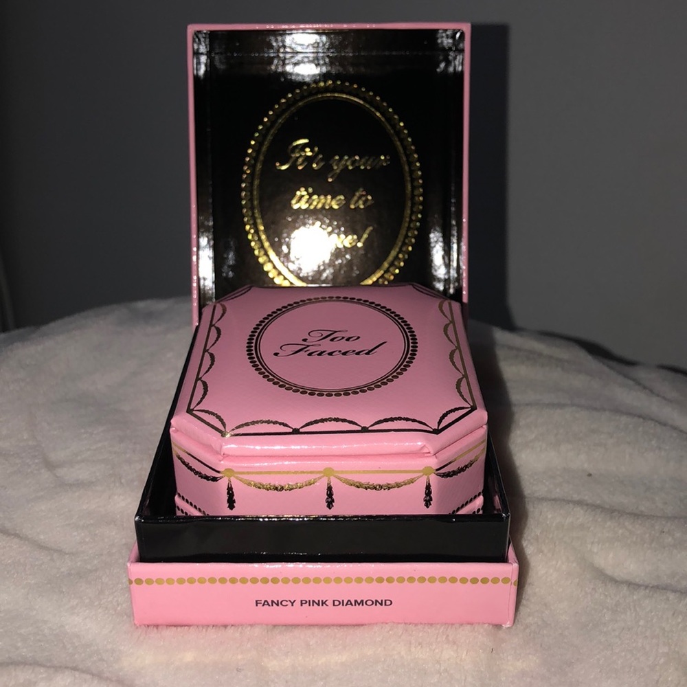 Too Faced Diamond Light Highlighter